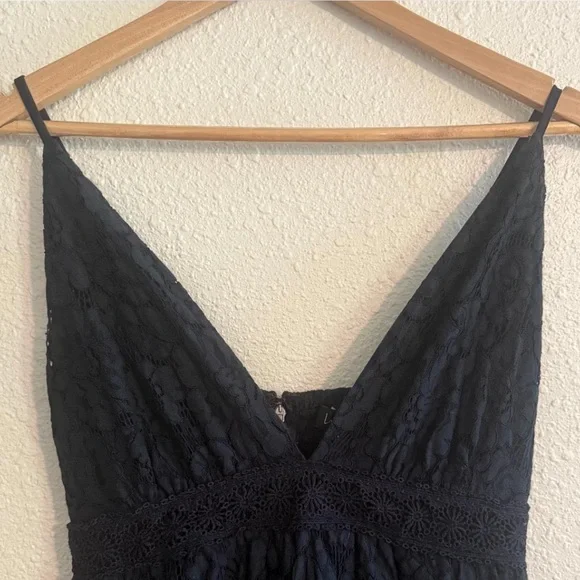 Lulu’s Lace Tiered Midi Dress - Picture 3 of 6